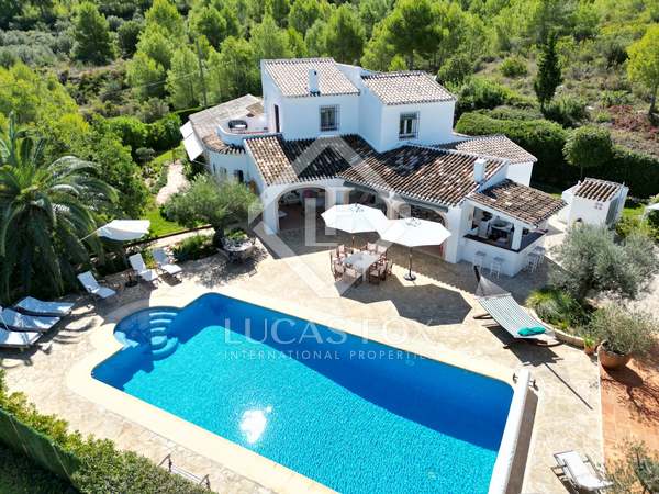 305m² house / villa with 150m² terrace for sale in Jávea