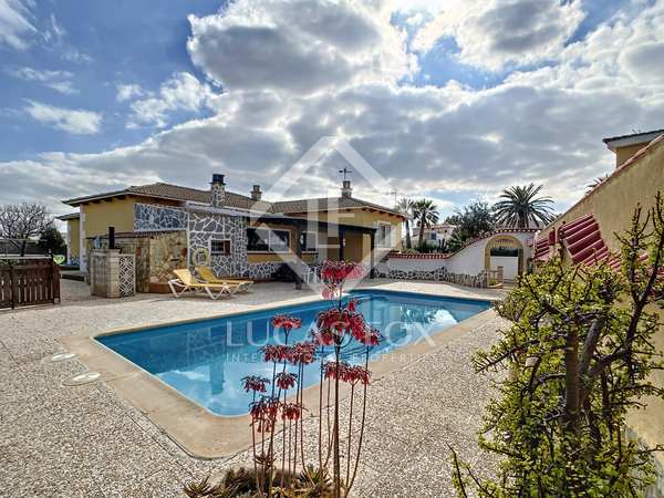 264m² house / villa with 16m² terrace for sale in Ciutadella