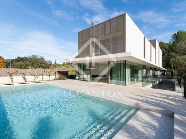 1,113m² house / villa with 1,352m² garden for rent in Sant Cugat