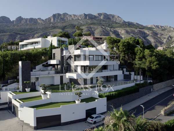 900m² house / villa with 414m² terrace for sale in Altea Town