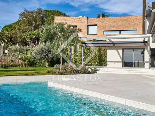 518m² hus/villa med 400m² Trädgård till uthyrning i Esplugues