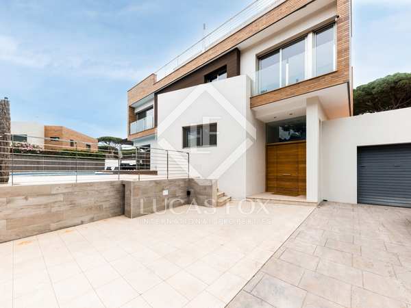447m² house / villa for rent in La Pineda, Barcelona