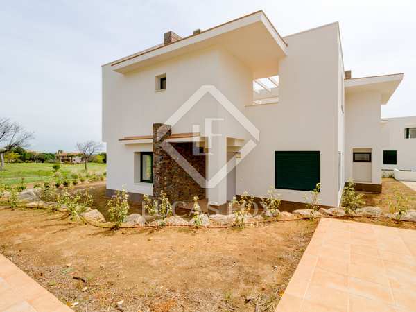 236m² house / villa with 504m² garden for sale in Cambrils