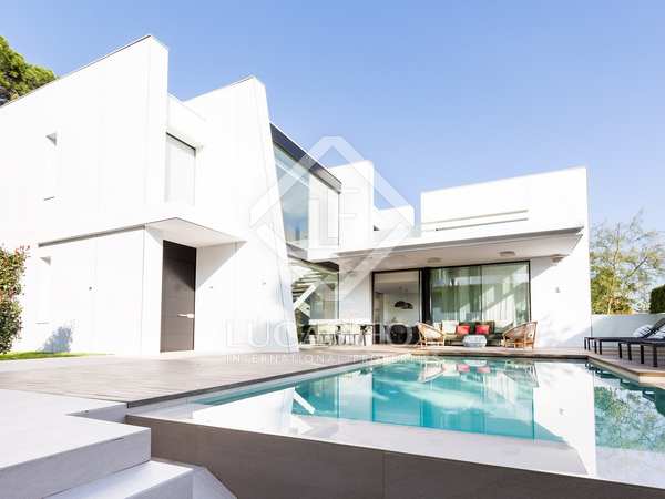 Huis / villa van 473m² te koop in Montemar, Barcelona