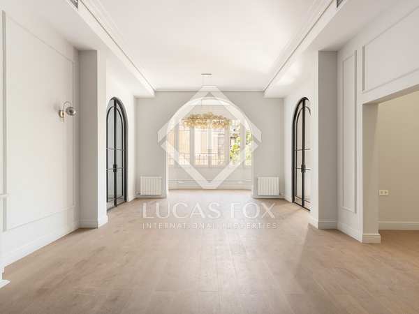 312m² apartment with 13m² terrace for sale in Eixample Right