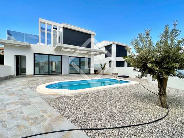 280m² house / villa for sale in playa, Alicante