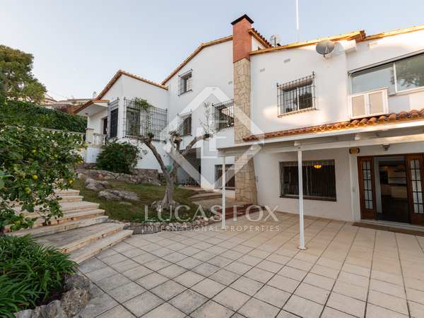595m² house / villa for rent in Montemar, Barcelona