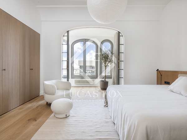 228m² apartment with 7m² terrace for sale in Eixample Left