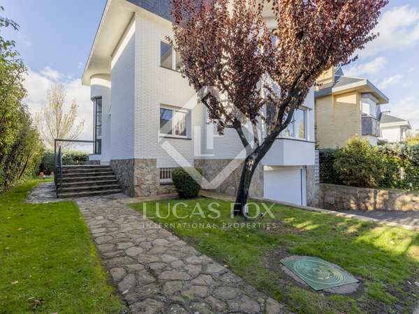 Дом / вилла 402m² на продажу в Посуэло, Мадрид
