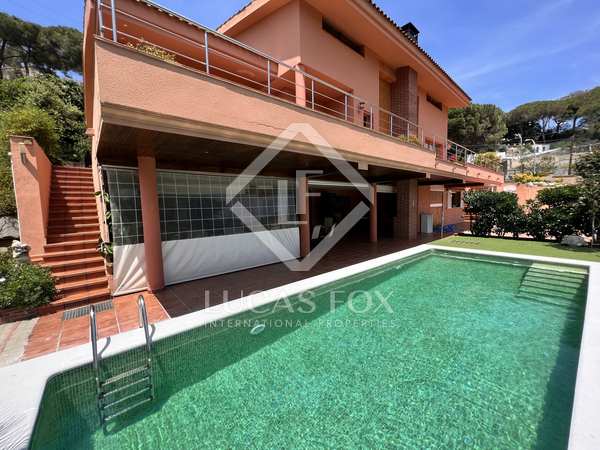 430m² house / villa with 1,400m² garden for sale in Argentona