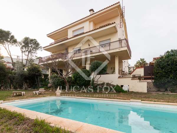 442m² house / villa for sale in Montemar, Barcelona