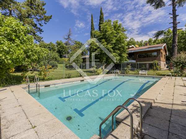 Casa / villa di 1,016m² in vendita a Aravaca, Madrid