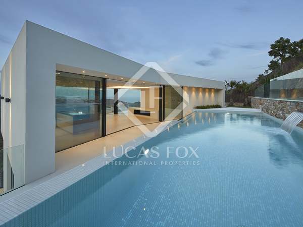450m² house / villa with 500m² garden for sale in Platja d'Aro