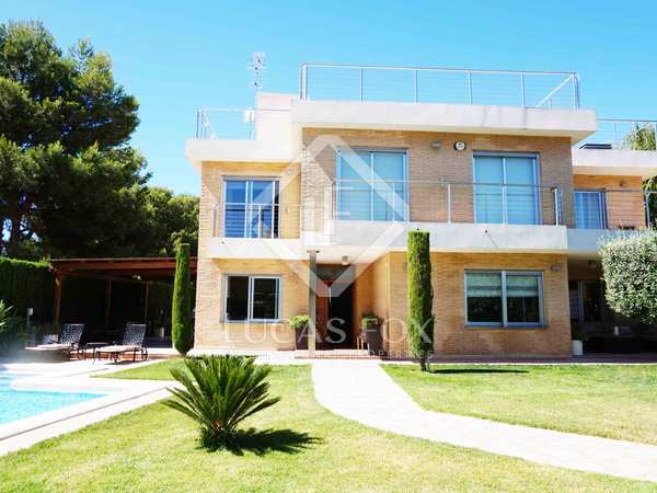 Charming villa with a pool for sale in Alfinach, Valencia