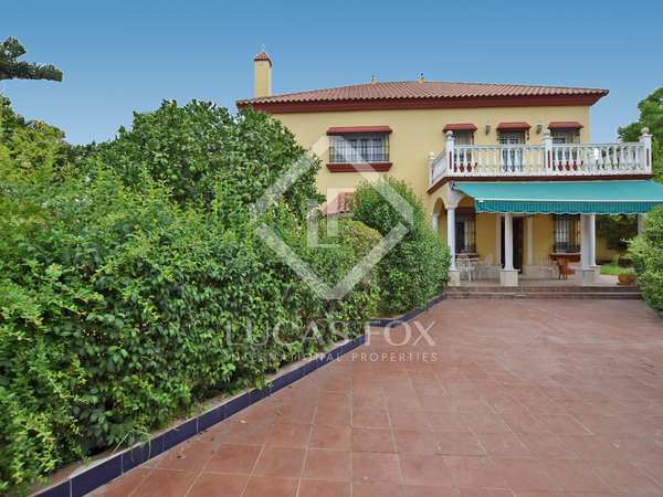 389m² house / villa with 690m² garden for sale in Sevilla