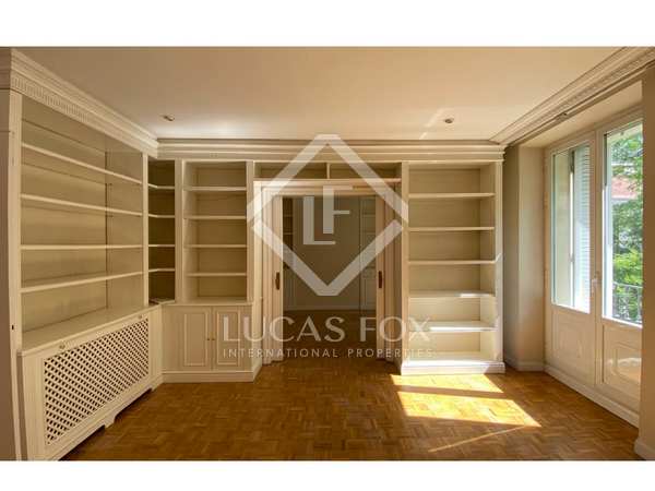 228m² apartment for sale in Jerónimos, Madrid