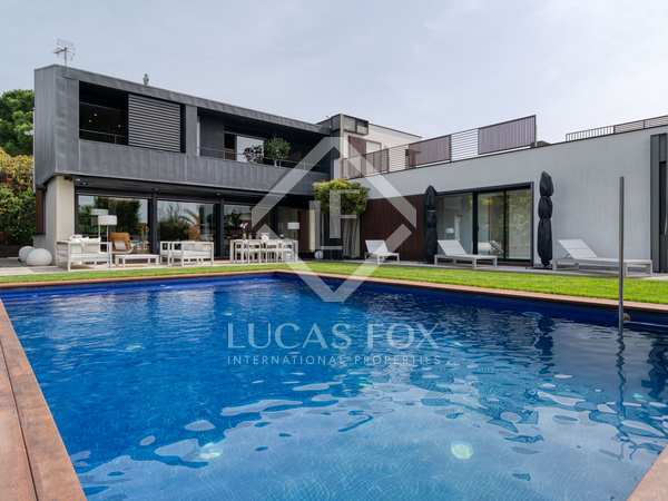 610m² house / villa with 734m² garden for sale in Sant Pol de Mar