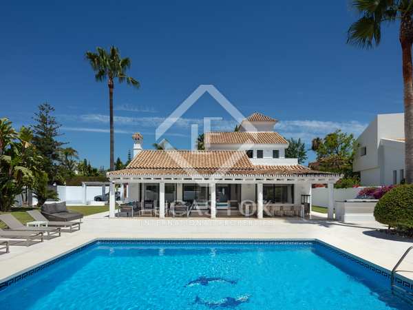 Huis / villa van 295m² te koop met 77m² terras in Nueva Andalucía
