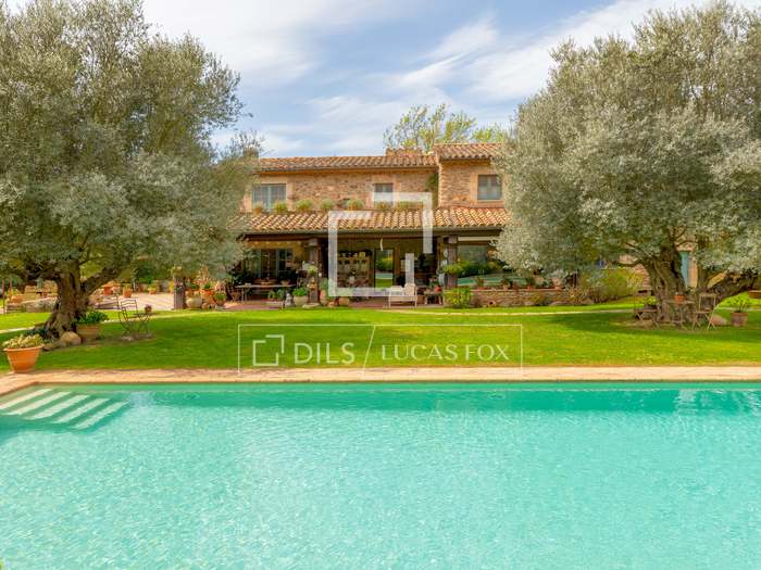 Houses and country estates for sale in Girona Lucas Fox