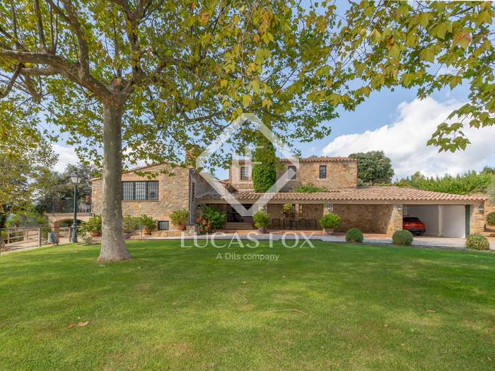 Houses and country estates for sale in Girona Lucas Fox