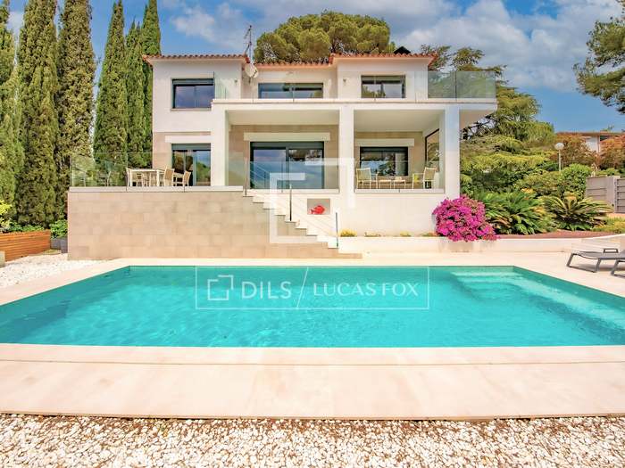 Villas, houses and plots for sale in Costa Brava Lucas Fox