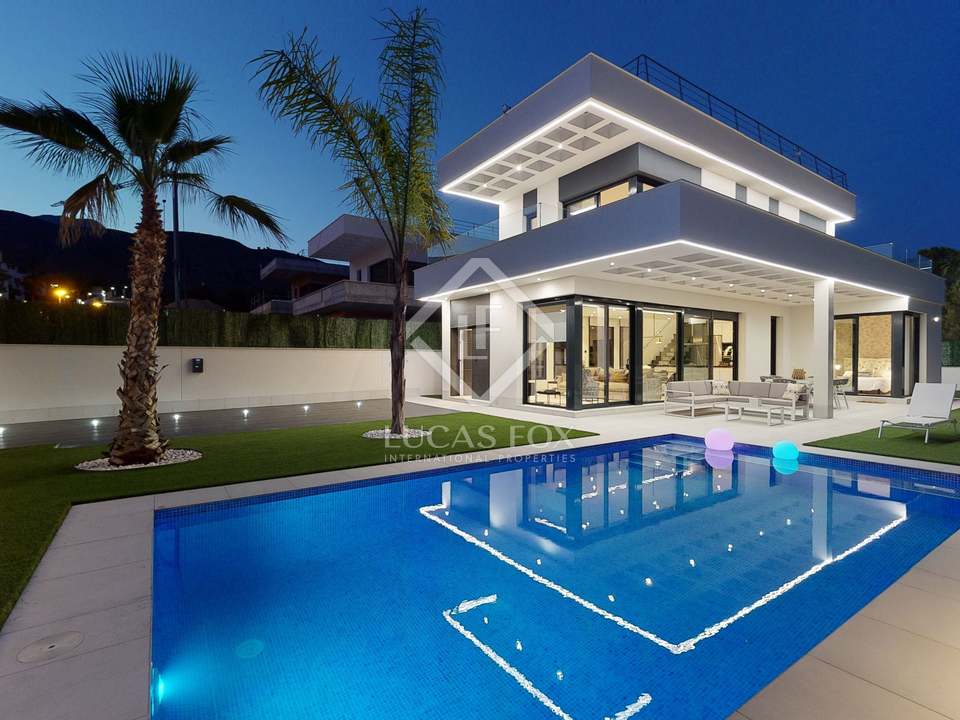 283m² House / Villa for sale in Finestrat, Alicante