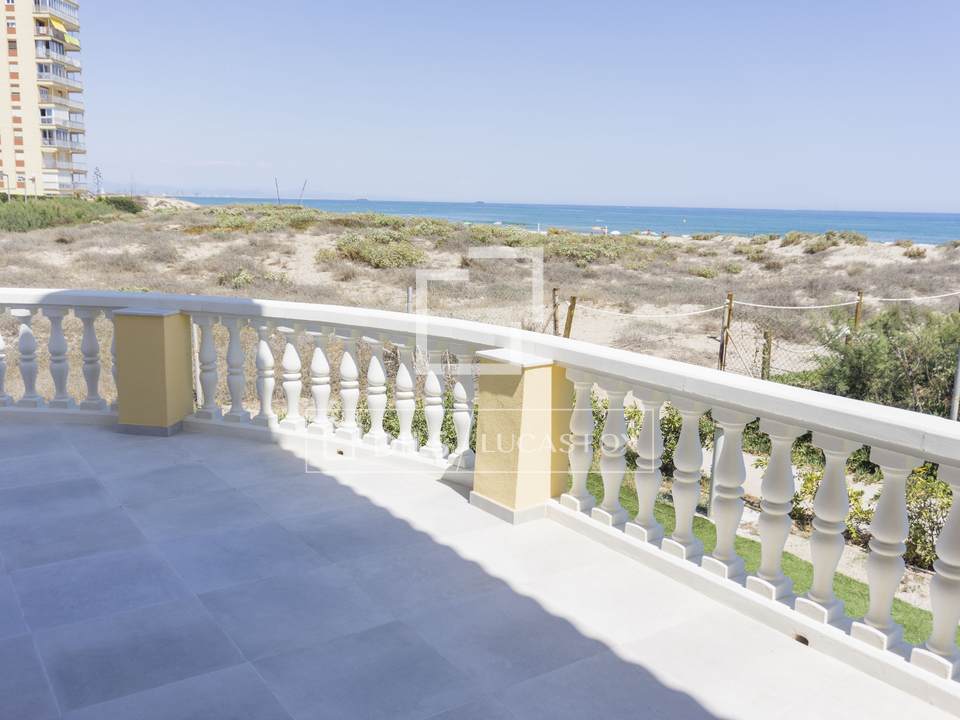 Villa de 206 m² con 75 m² de terraza en venta en El Saler