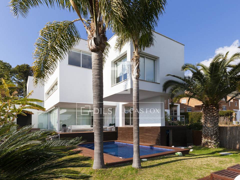 Modern house for sale in Castelldefels, Barcelona