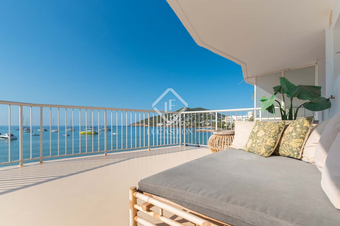 Apartment in Santa Eularia des Riu - Image 2