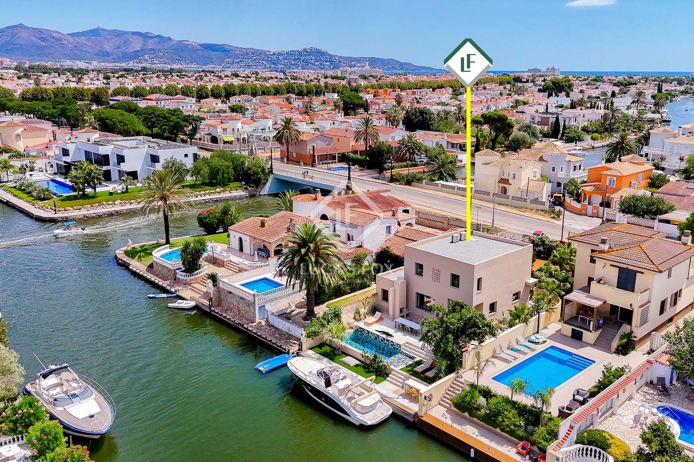 House in Empuriabrava - view 1